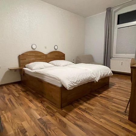 Gaststaette Zur Eiche Hotel Hannover Bagian luar foto