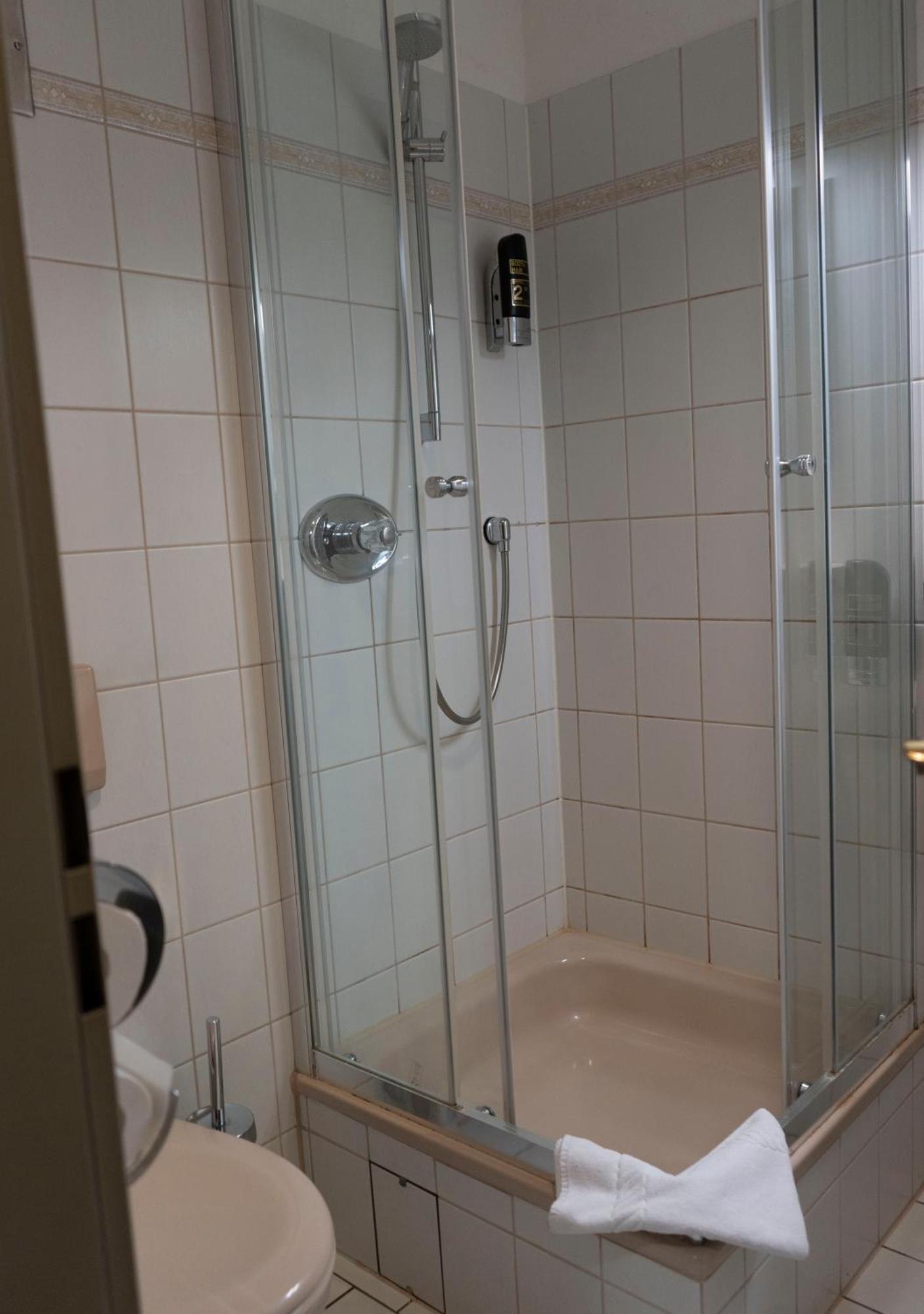 Gaststaette Zur Eiche Hotel Hannover Bagian luar foto