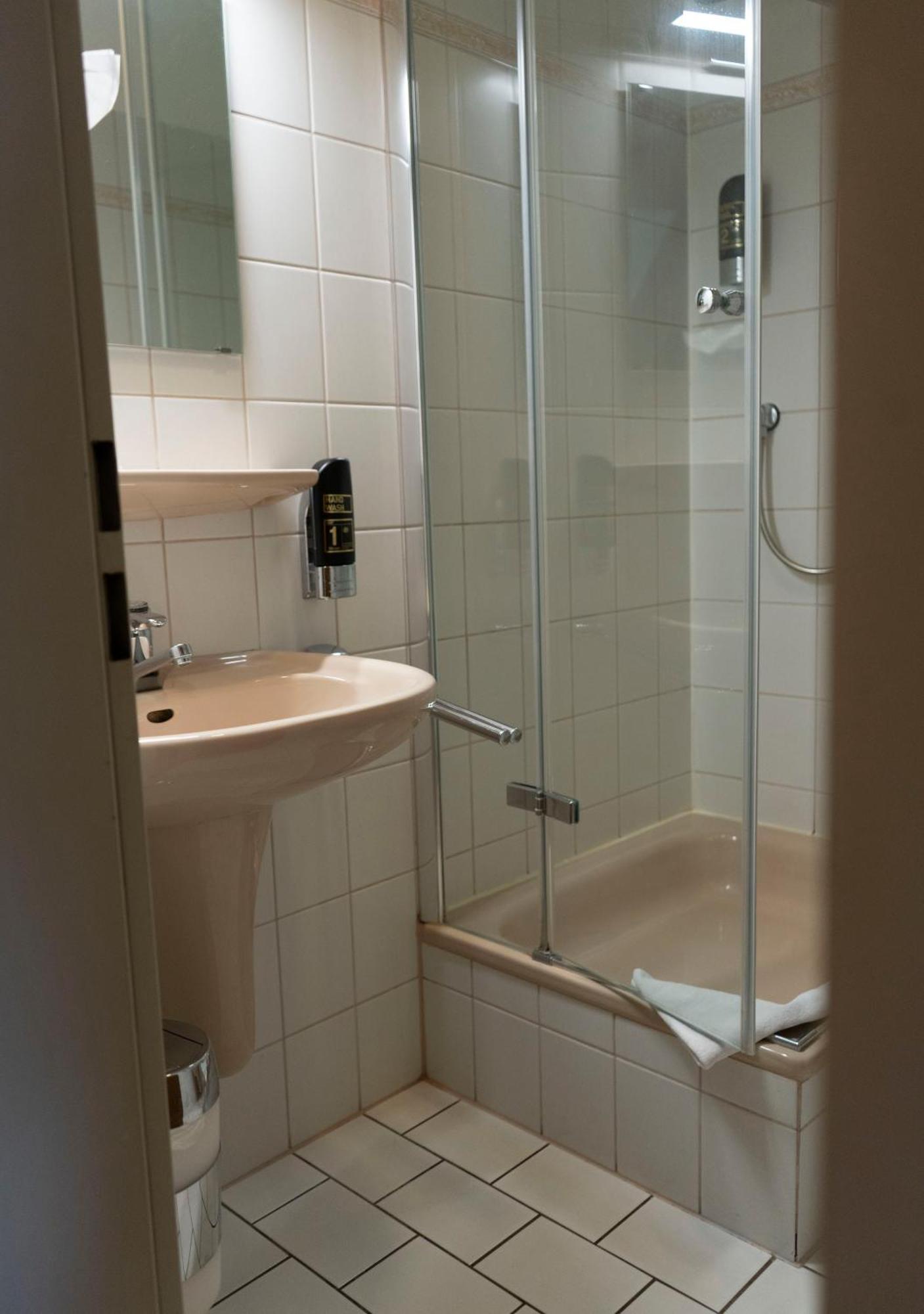 Gaststaette Zur Eiche Hotel Hannover Bagian luar foto