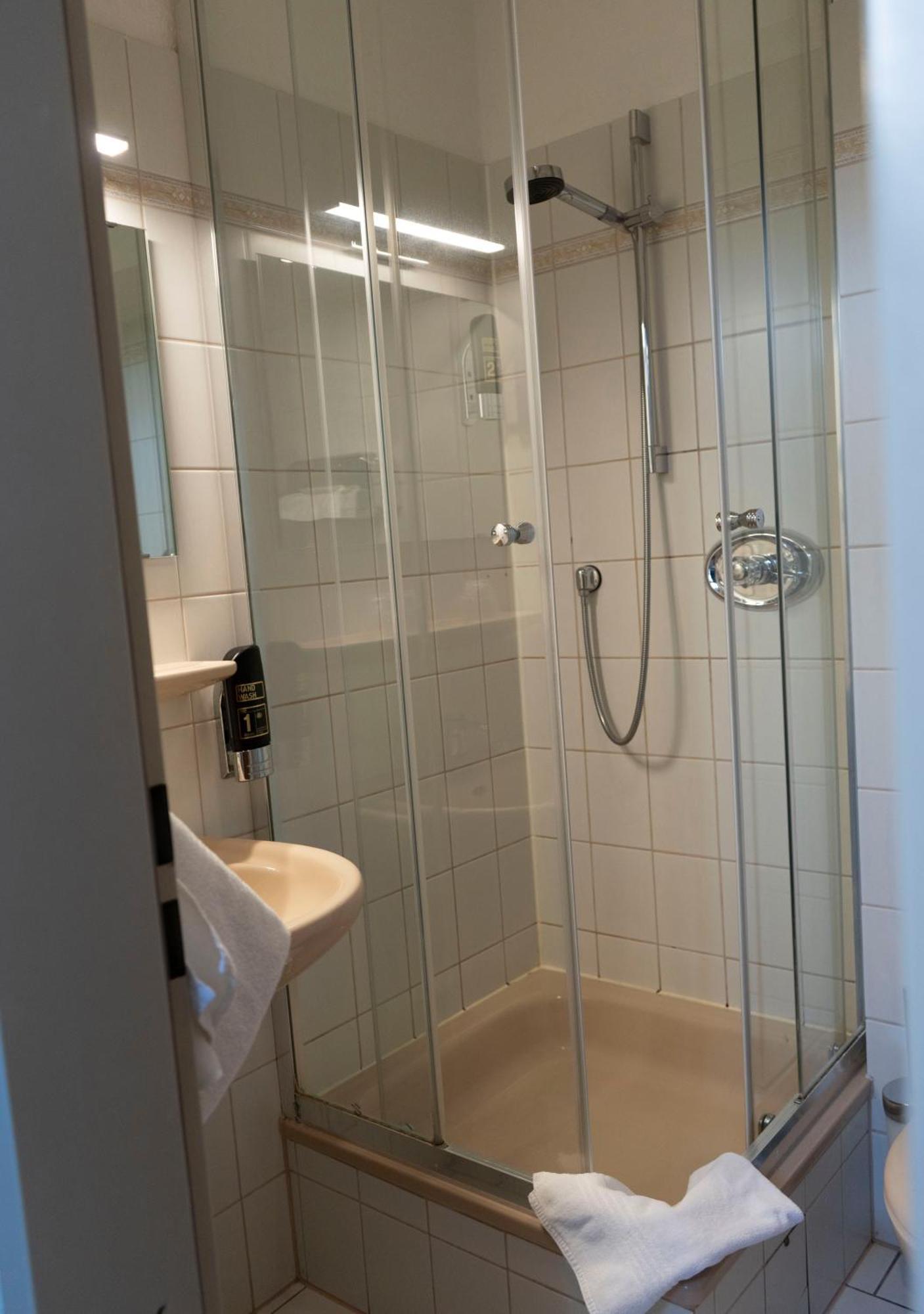 Gaststaette Zur Eiche Hotel Hannover Bagian luar foto