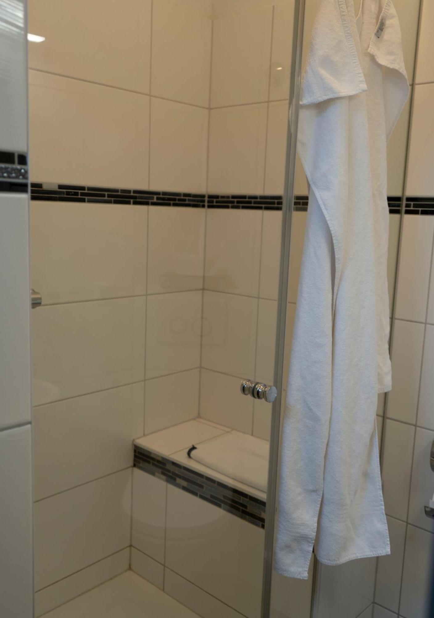 Gaststaette Zur Eiche Hotel Hannover Bagian luar foto