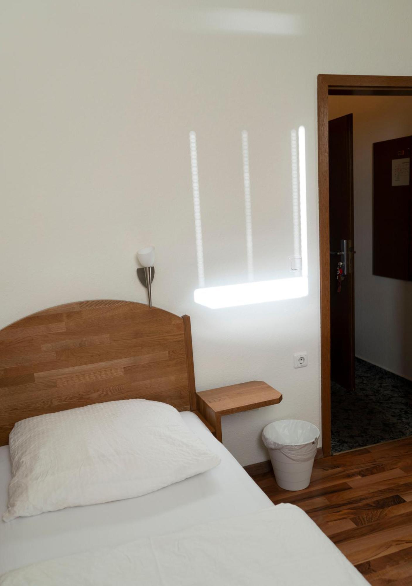 Gaststaette Zur Eiche Hotel Hannover Bagian luar foto