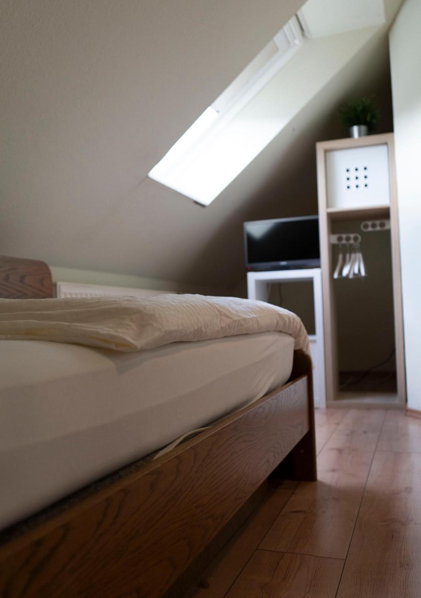 Gaststaette Zur Eiche Hotel Hannover Bagian luar foto