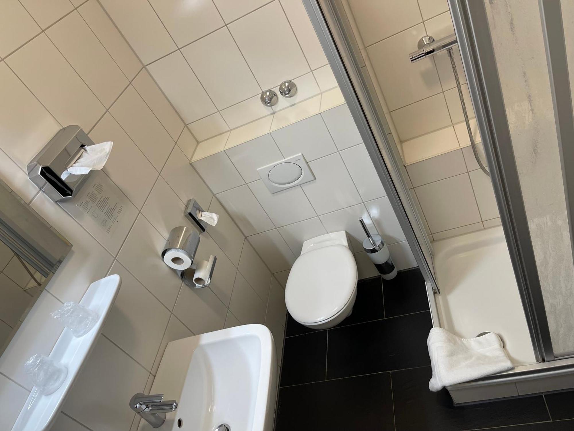Gaststaette Zur Eiche Hotel Hannover Bagian luar foto