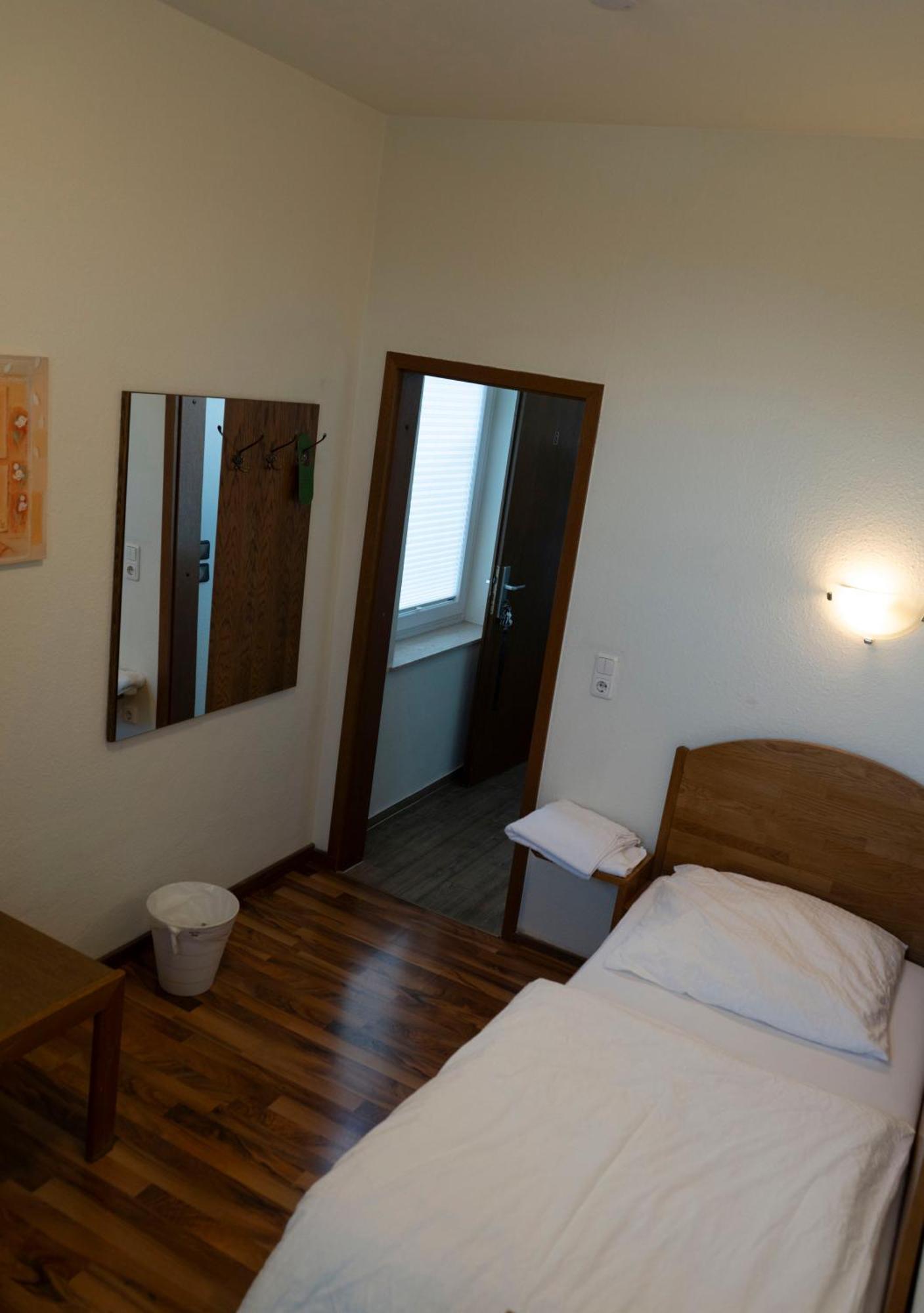 Gaststaette Zur Eiche Hotel Hannover Bagian luar foto